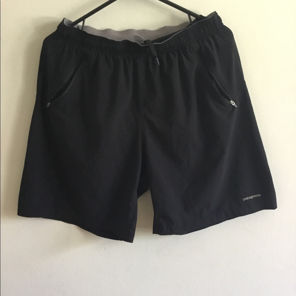 Men’s Patagonia Shorts with underwear liner Size Large Black